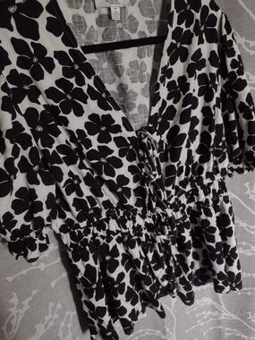Tie-Front Black And White Floral Peplum Blouse